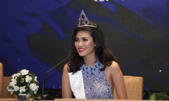 Top 3 Hoa khôi Áo dài Việt Nam ăn tối chia tay Hoa hậu Thế giới Ivian Sarcos 